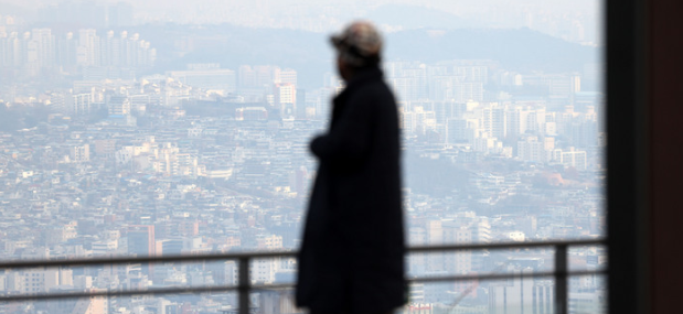 서울 등 수도권 초미세먼지 농도가 '나쁨' 수준을 보인 지난달 29일 오전 서울 남산에서 바라본 서울 도심이 뿌옇다.(사진=뉴시스 제공)