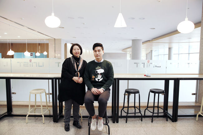  박지영 교수(좌측)과 조우빈 연구원(제1저자)