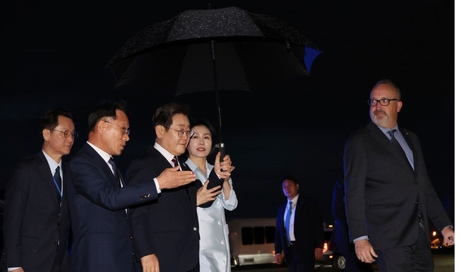 이 대통령, G7 정상회의 순방 마치고 귀국길