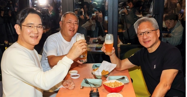 현대차 6%대 강세...관세협상 타결에 젠슨황·이재용 '깐부 회동' 투자 자극