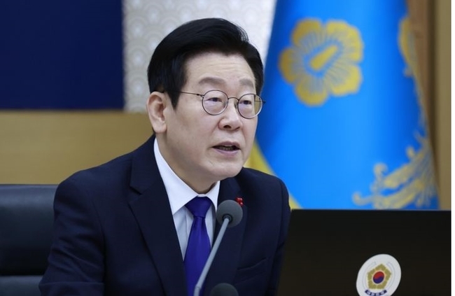 李 대통령 "공무원, 탁월한 성과 내면 파격적 포상…부적격자는 엄중 문책"